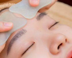 MASSAGE MẶT - CÁCH TĂNG CƯỜNG LƯU THÔNG MÁU VÀ LÀM MỜ NẾP NHĂN