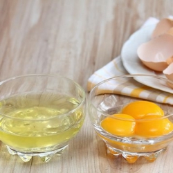 CÁCH LÀM MẶT NẠ DƯỠNG DA HIỆU QUẢ TỪ LÒNG ĐỎ TRỨNG GÀ 